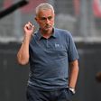 Fenerbahçe de Mourinho goleia e sobe à liderança (ainda que à condição)