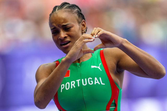 Fatoumata pediu «a Deus para ganhar» e venceu os 400m barreiras, estafeta 4x100m bate recorde