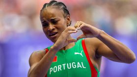 Fatoumata pediu «a Deus para ganhar» e venceu os 400m barreiras, estafeta 4x100m bate recorde