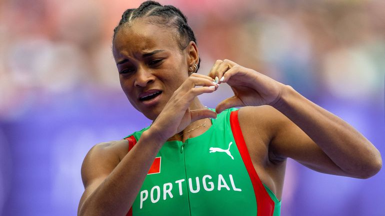 Fatoumata pediu «a Deus para ganhar» e venceu os 400m barreiras, estafeta 4x100m bate recorde
