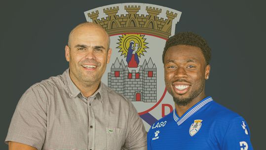 Oficial: Feirense contrata médio do Tottenham