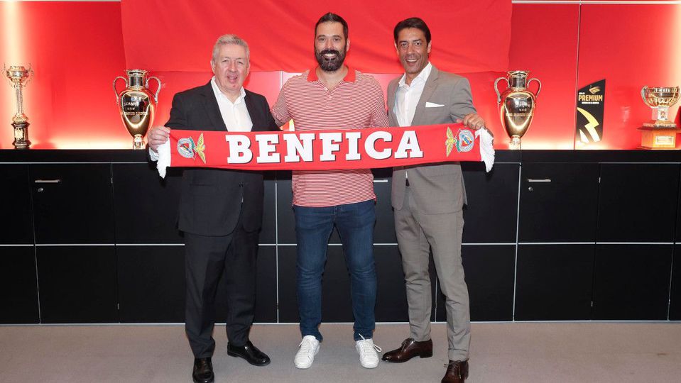 Benfica renova com treinador da equipa feminina