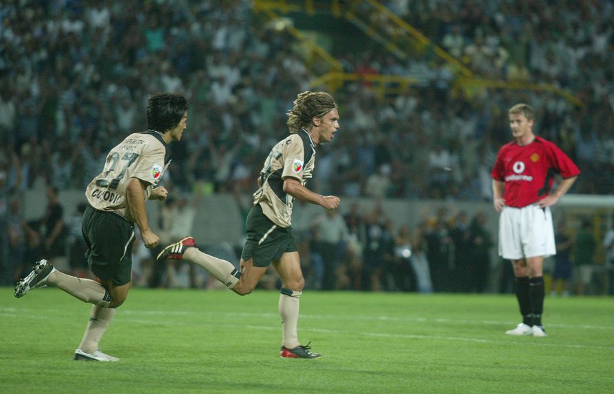 João Pinto celebra um dos golos que marcou ao Man. United a 6 de agosto de 2003 (Foto: A BOLA)