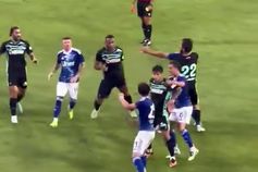 Troca de socos entre jogadores do Betis e do Como