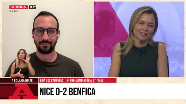 Como é que se exibiu o Benfica a jogar com dois avançados de início?