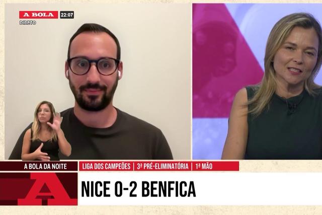 Como é que se exibiu o Benfica a jogar com dois avançados de início?