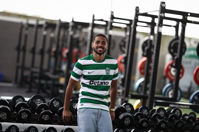 Rômulo, de 21 anos, é defesa-central