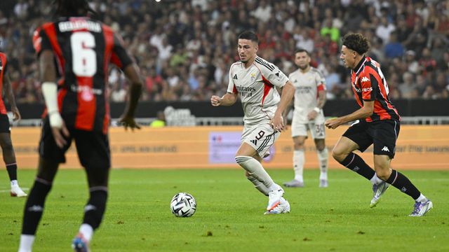 Franjo Ivanovic entrou para o lugar de Leandro Barreiro e fez dupla com Pavlidis no eixo do ataque do Benfica em Nice