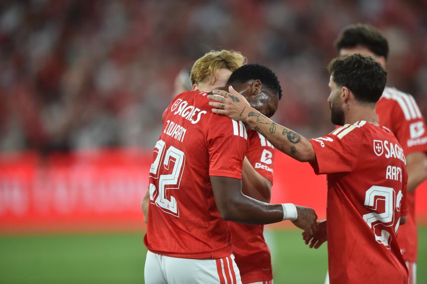Duran, Schjelderup e Rafa festejam golo do Benfica - Foto: Miguel Nunes