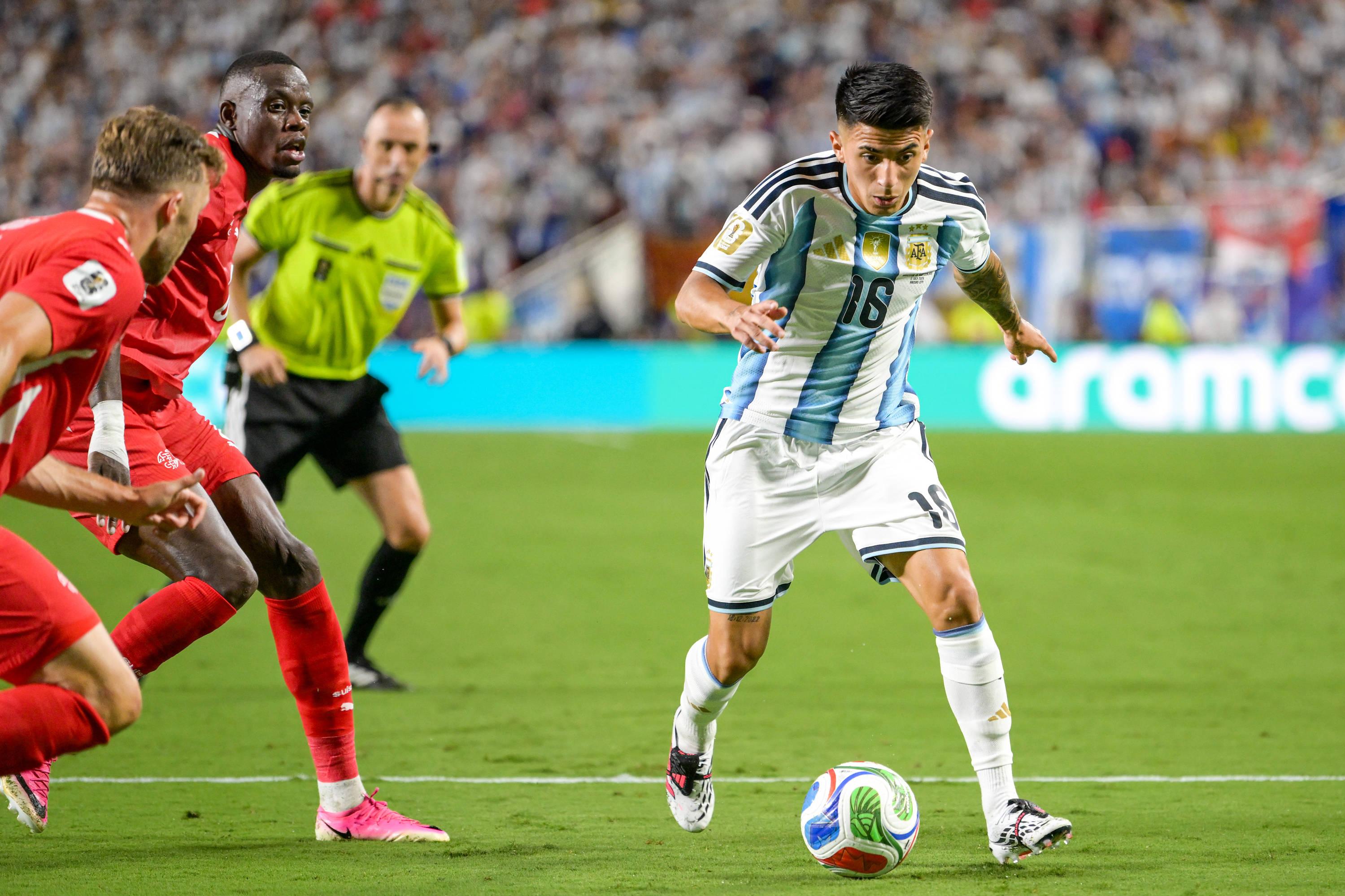 Thiago Almada com a camisola da Argentina