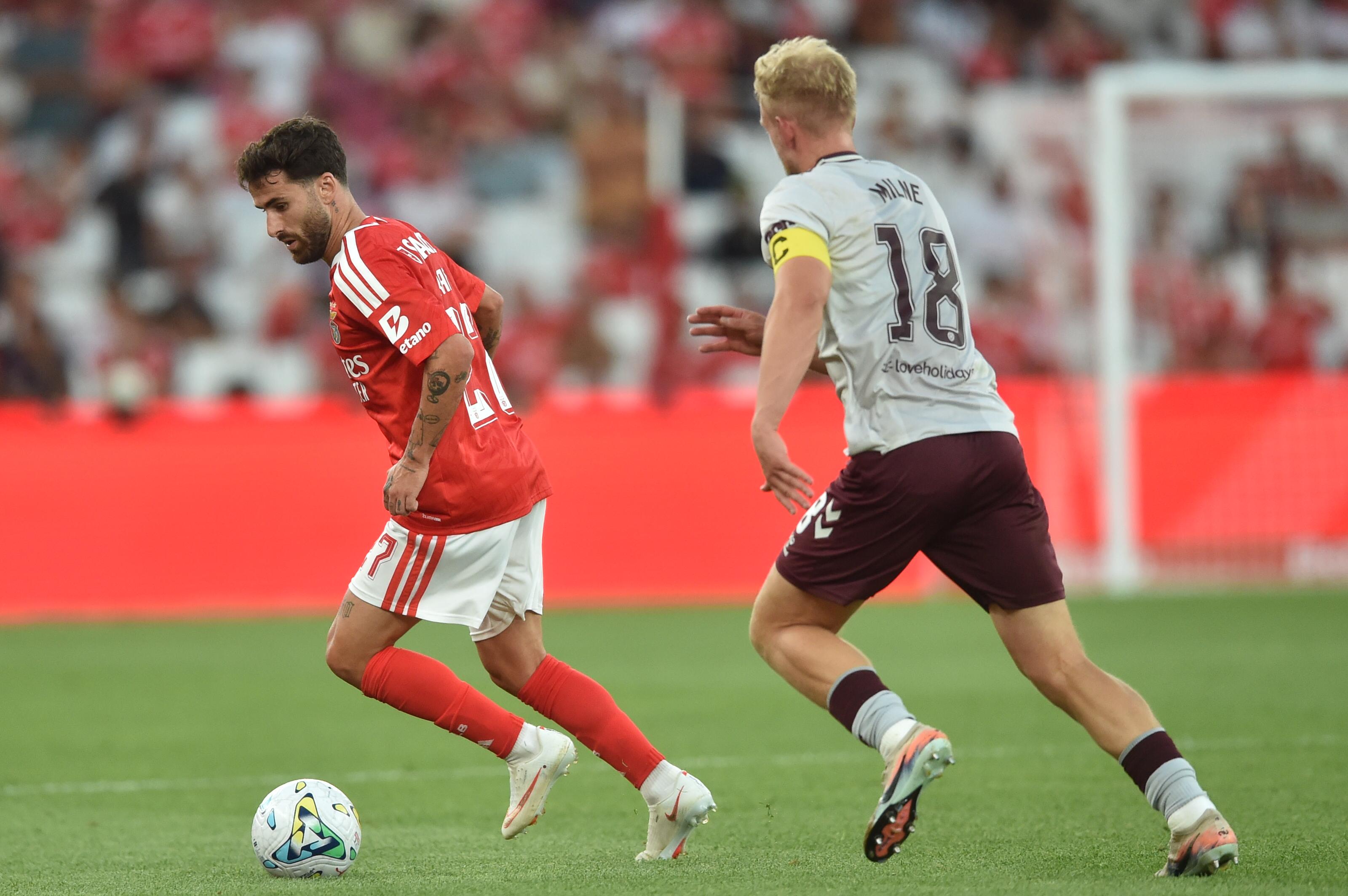 Rafa em ação no jogo com o Hearts - Foto: Miguel Nunes