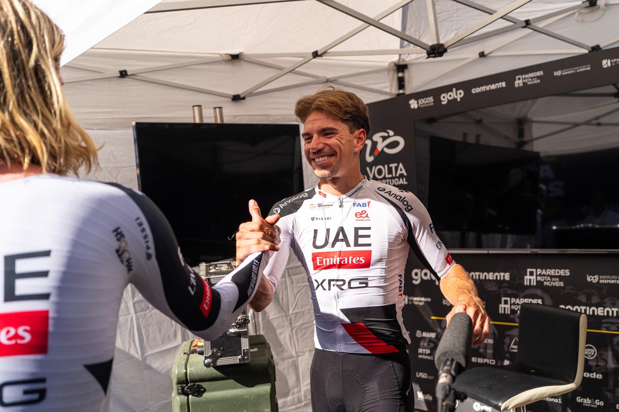 Rui Oliveira (UAE Emirates) é o novo camisola amarela da Volta a Portugal
