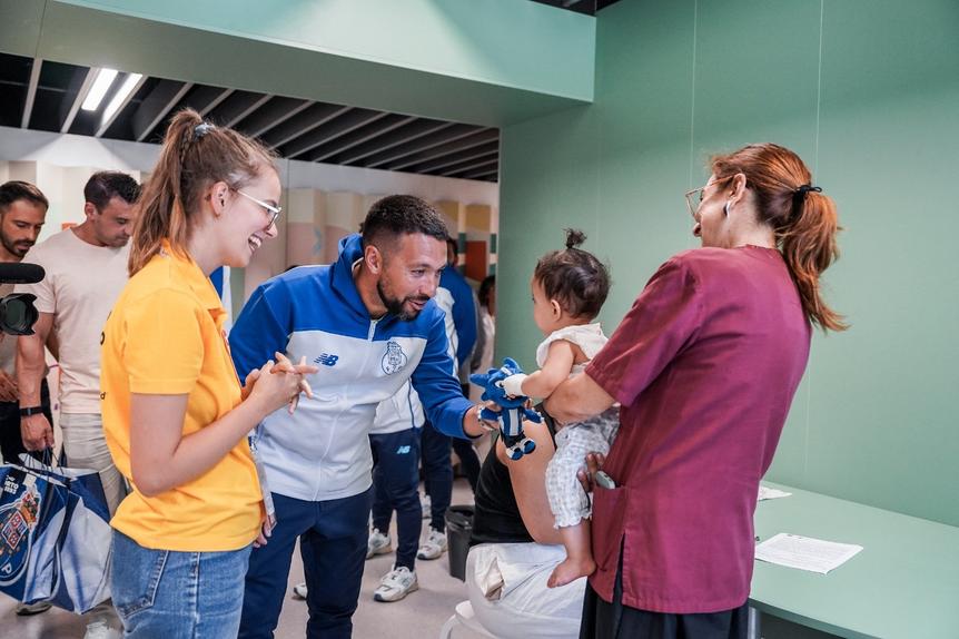 Farioli voltou a visitar os utentes do 'Joãozinho' - Foto: FC Porto
