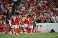 Jogadores do Benfica festejam golo ao Hearts - Foto: Miguel Nunes