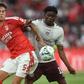 Enzo Barrenechea em duelo com Kabouré - Foto: Miguel Nunes