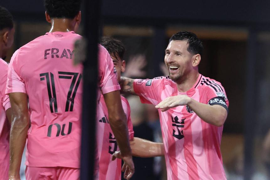 Messi sorriu em dose dupla