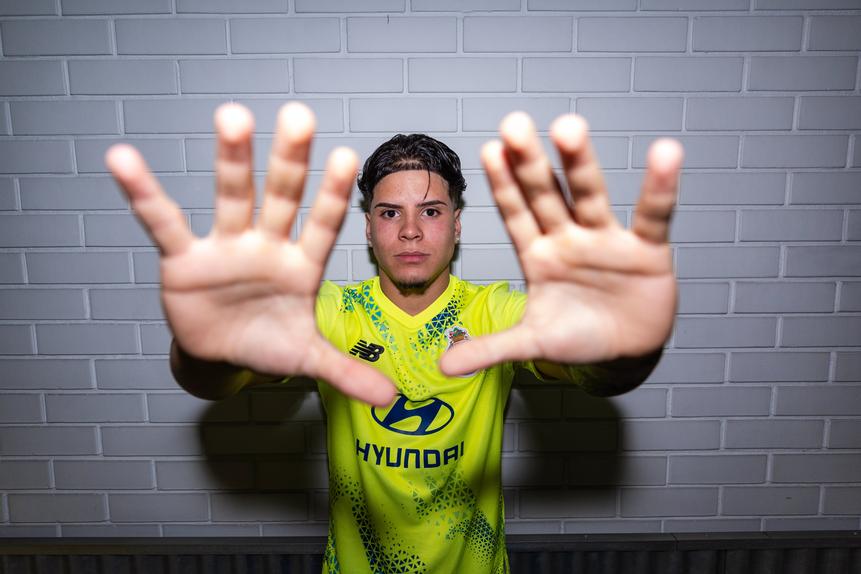 Mateus Jesus, de 18 anos, é guarda-redes — Foto: FC Porto