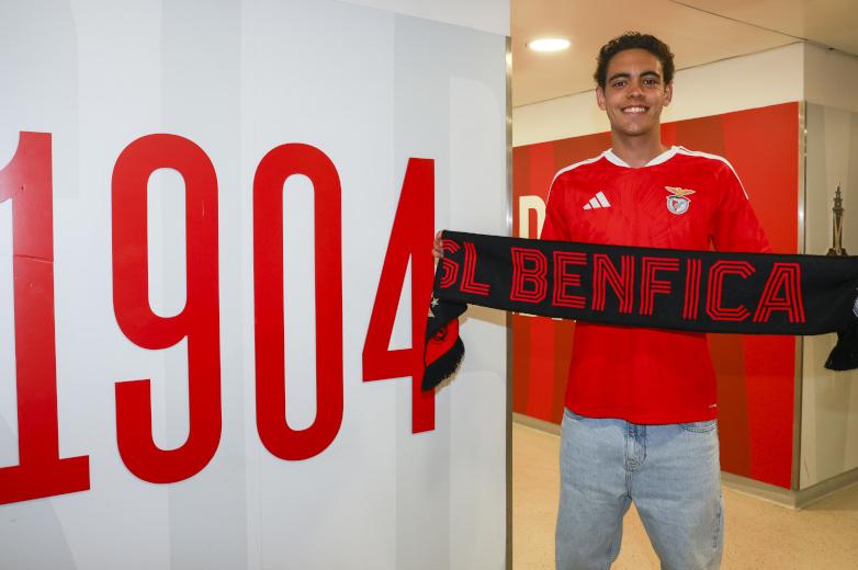 Tomás Natário renova contrato - Foto: Benfica