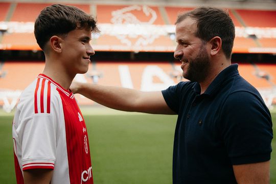 Filho de icónico médio do Ajax assina contrato