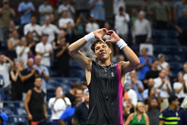 Ben Shelton vence compatriota e defronta Djokovic nas meias-finais