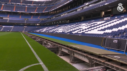 Espetacular: veja como desaparece o relvado do Santiago Bernabéu