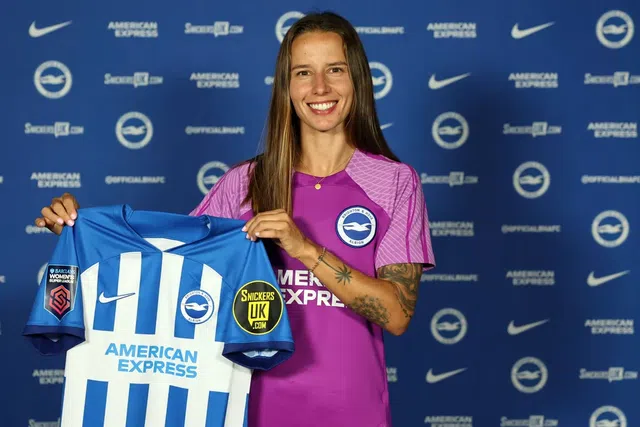 Oficial: Tatiana Pinto é reforço do Brighton