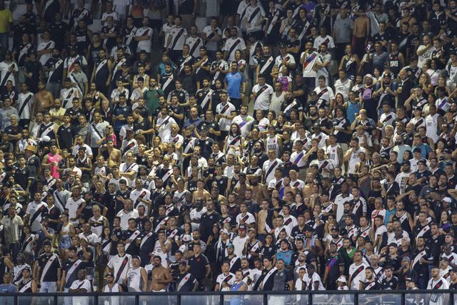 «Um fomento ao racismo»: Ministra de Lula quer São Januário aberto ao público