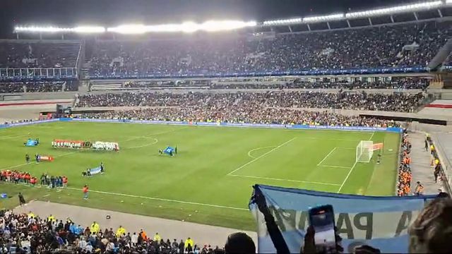 Homenagem a Di María terminou com fogo de artifício