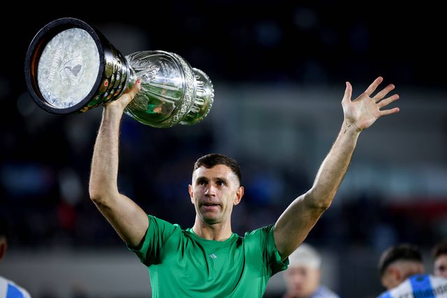 Emiliano Martínez repete festejo polémico