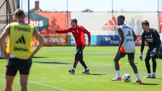 «É um ritmo sempre alto»: o primeiro treino de Lage no Benfica