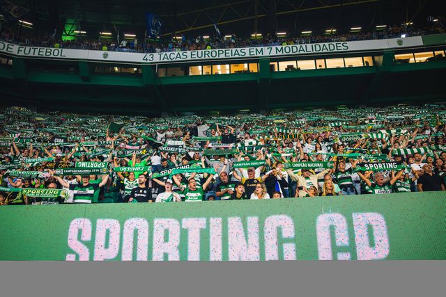 Sporting coloca à venda bilhetes para receção ao Man. City