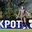 «O Ederson a bater um pontapé de baliza e o Benfica a tentar pressionar...»