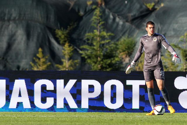 «O Ederson a bater um pontapé de baliza e o Benfica a tentar pressionar...»