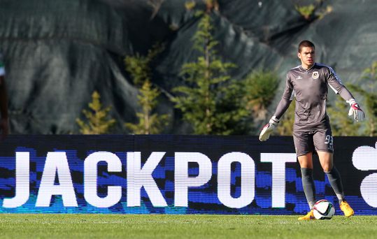 «O Ederson a bater um pontapé de baliza e o Benfica a tentar pressionar...»