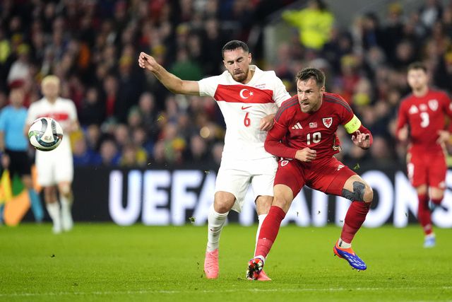 Kokçu titular no empate da Turquia no País de Gales