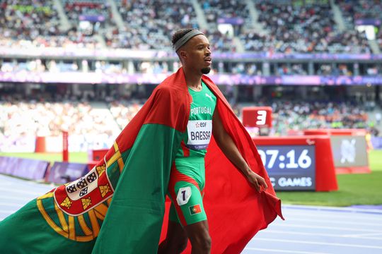 Paralímpicos: Sandro Baessa conquista prata nos 1.500 metros