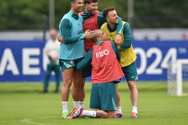 Campeonatos Nacionais vs. Seleções