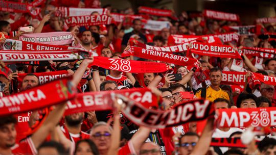 Benfica divulga informações sobre venda de bilhetes para visita ao Estrela Vermelha