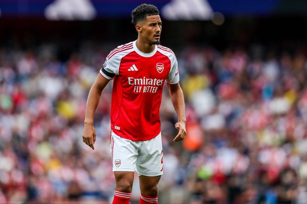 William Saliba lesionou-se no aquecimento pelo Arsenal