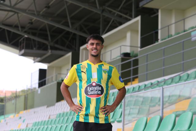 Esquerdino terá a oportunidade de jogar com mais regularidade no Campeonato de Portugal (Foto: CD Tondela)