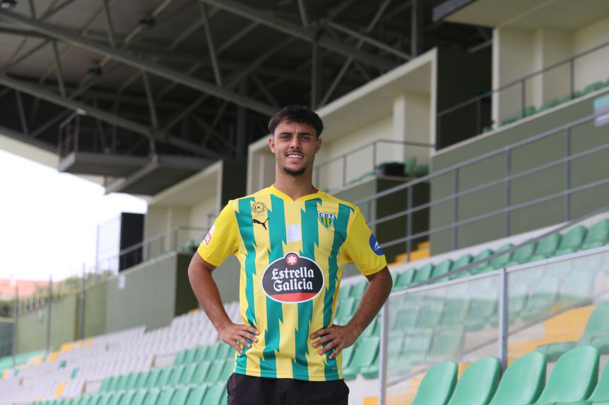 Esquerdino terá a oportunidade de jogar com mais regularidade no Campeonato de Portugal (Foto: CD Tondela)