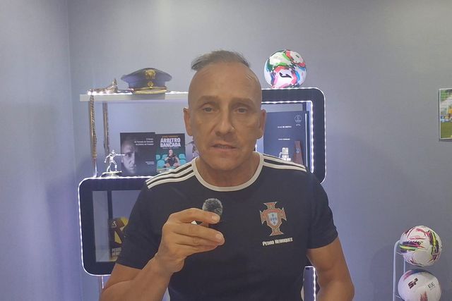 Devia o segundo golo de João Félix ter sido anulado?