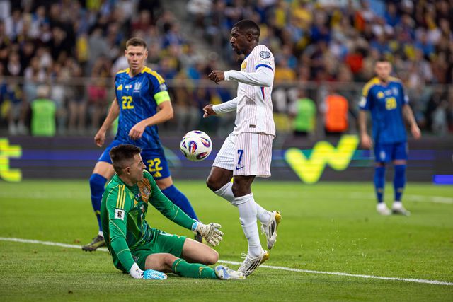 Dembélé com Trubin, guarda-redes do Benfica