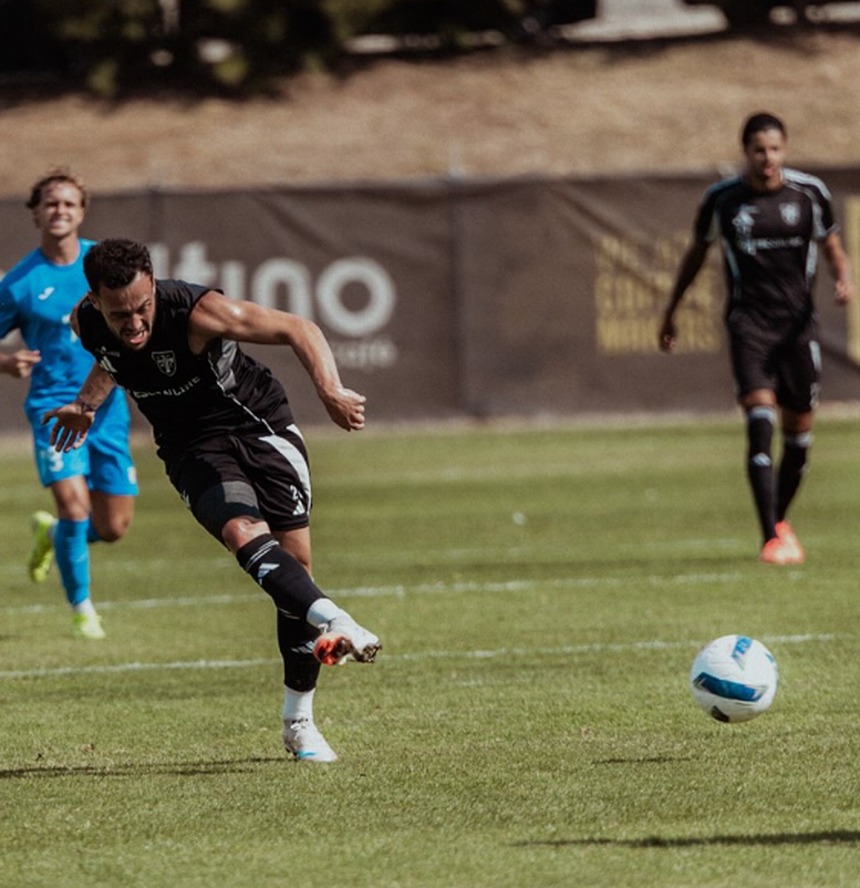 Antigo internacional português abriu o ativo no teste ante o 1. Dezembro (Foto: Casa Pia)