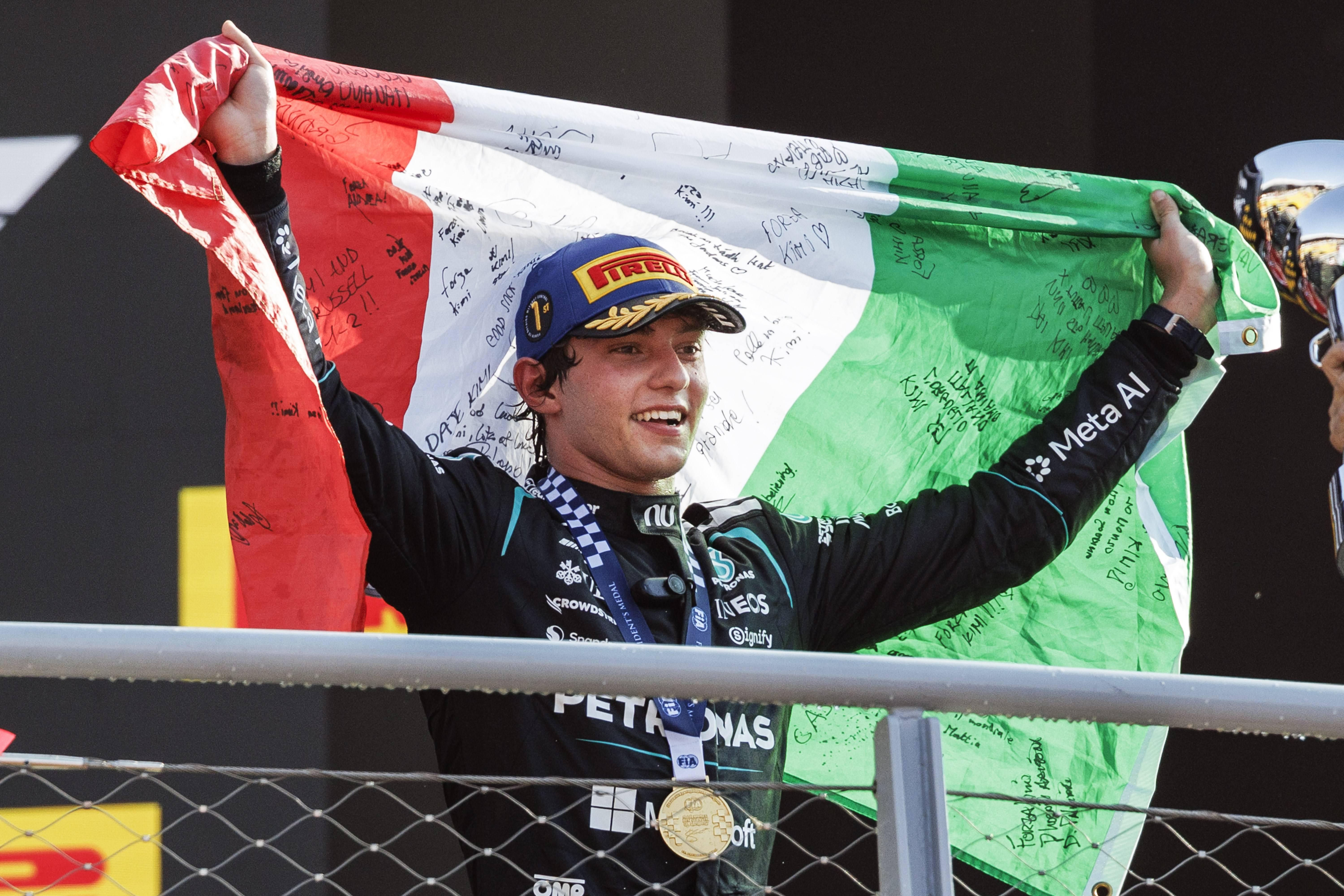 Kimi Antonelli (Mercedes) triunfa perante os compatriotas em Monza