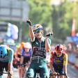 Wout van Aert celebra segunda vitória na edição de 2026 da Volta a Espanha