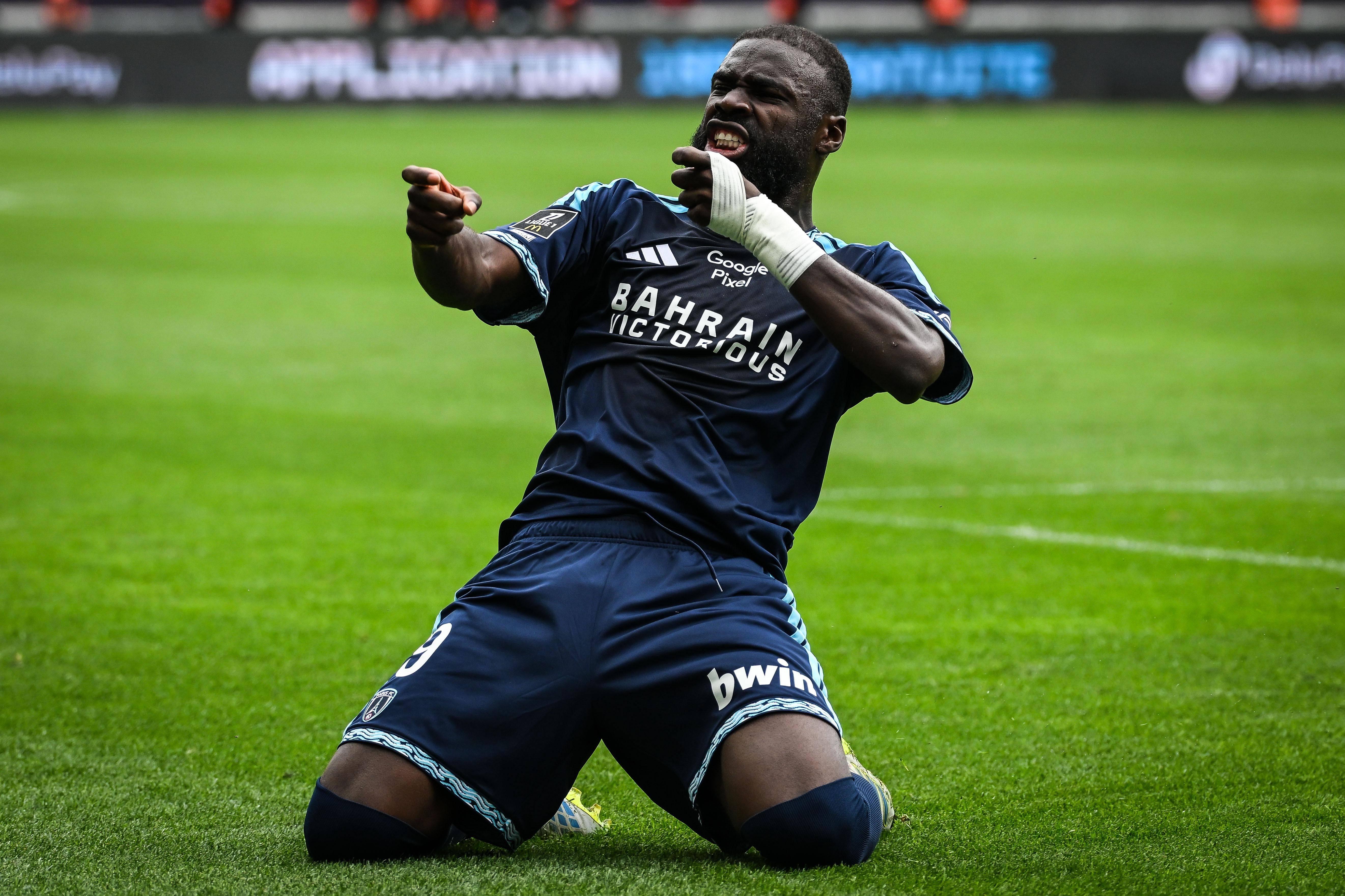 Lassine Sinayoko foi o herói do Paris FC