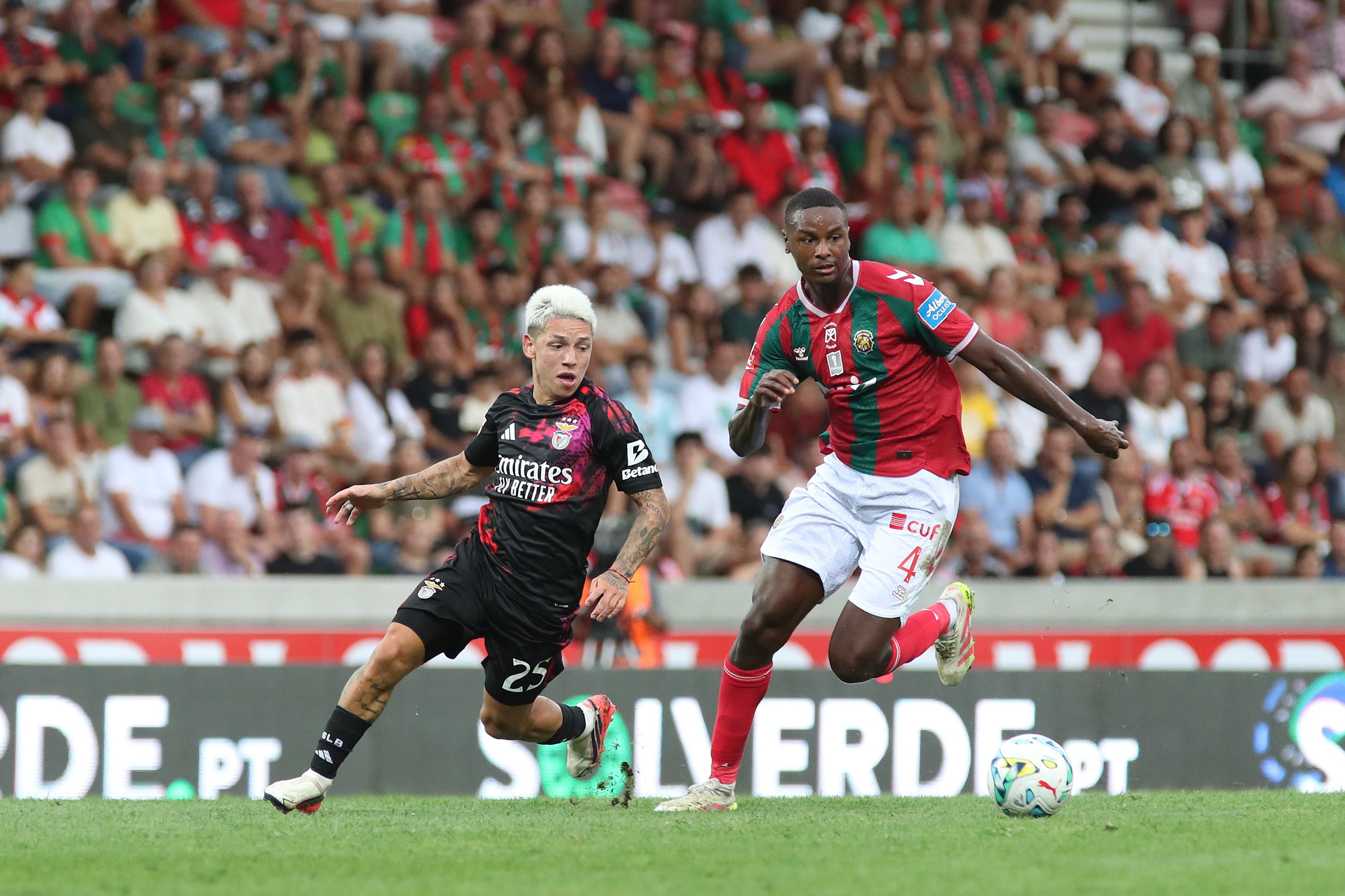 Adeptos do Marítimo estiveram em maioria no jogo com o Benfica. -Foto: HOMEM DE GOUVEIA/LUSA