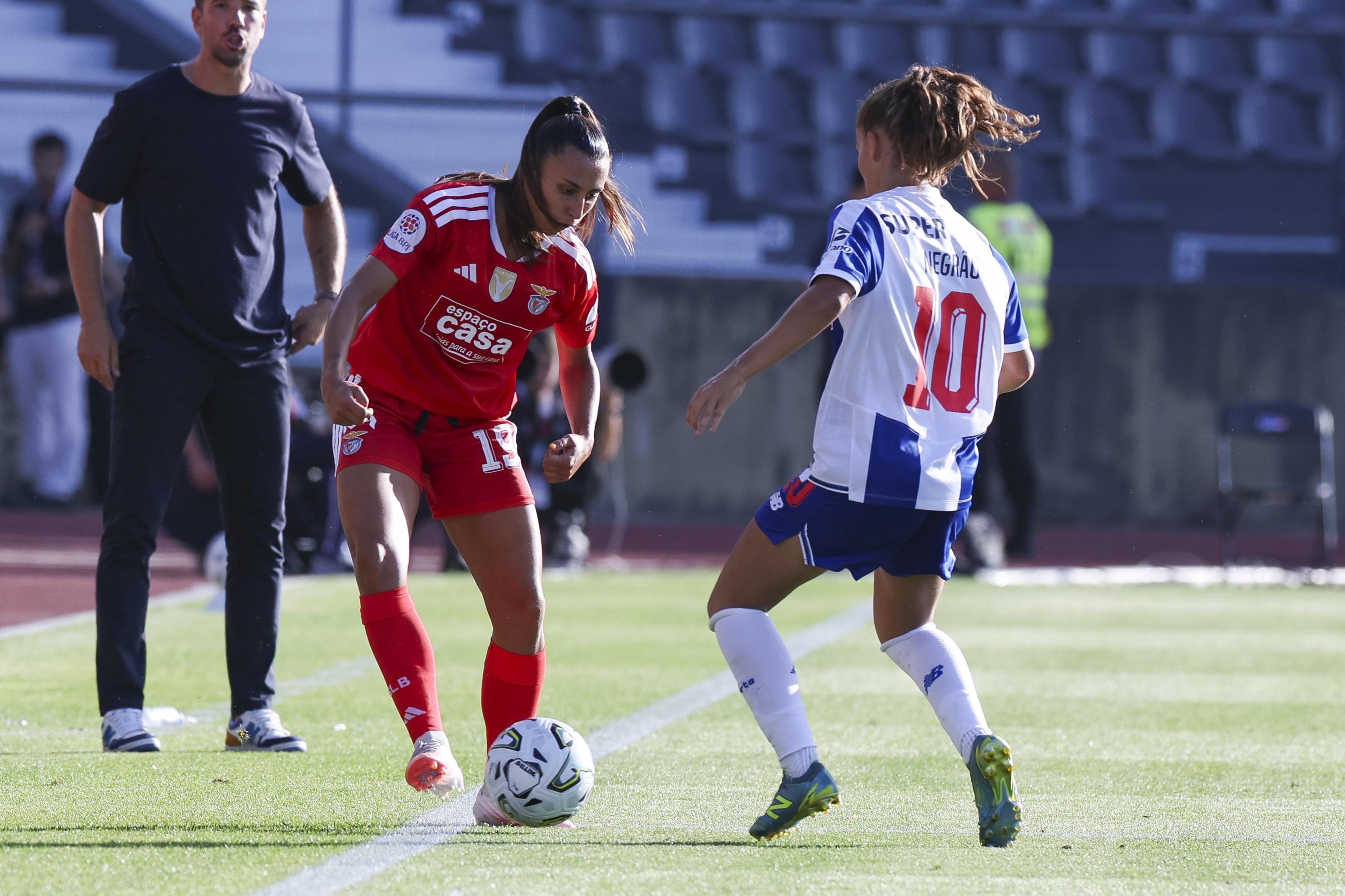 Catarina Amado em lance com Maria Negrão - Foto: PAULO NOVAIS/LUSA
