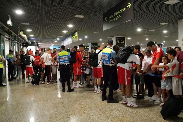 Muito carinho e emoção na despedida do Benfica na Madeira